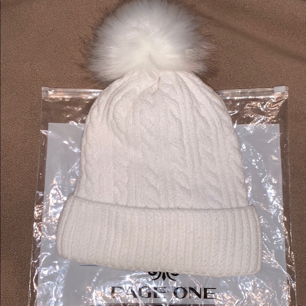 “NEW” “never worn”!  Beautiful Cold Weather Hat!